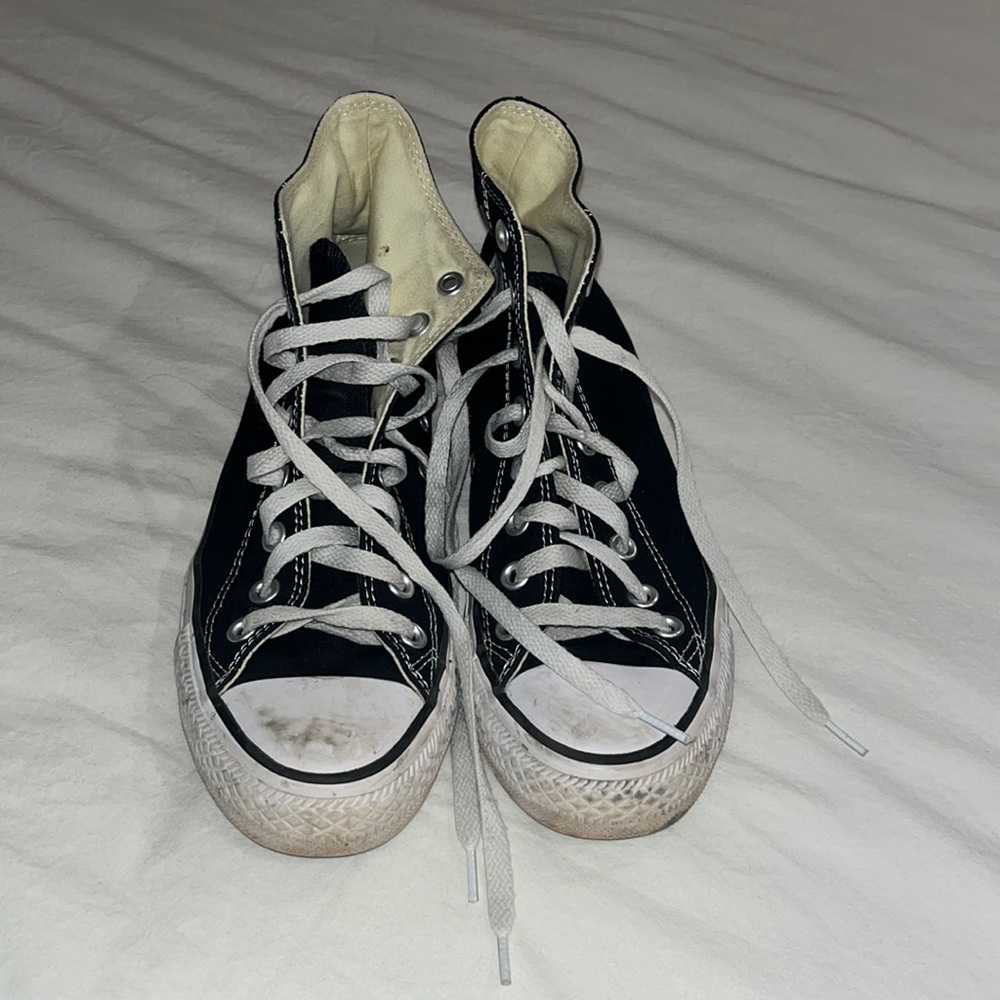 Size 8.5 black converse high top sneakers